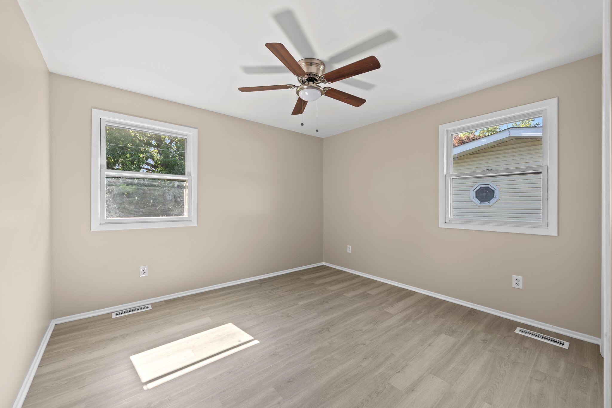 504 Robyn Road Valparaiso, IN 46385 - Photo 10 of 19 2048x1367