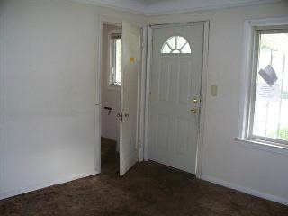 488 Frazier Street River Rouge, MI 48218 - Photo 3 of 7 Living room