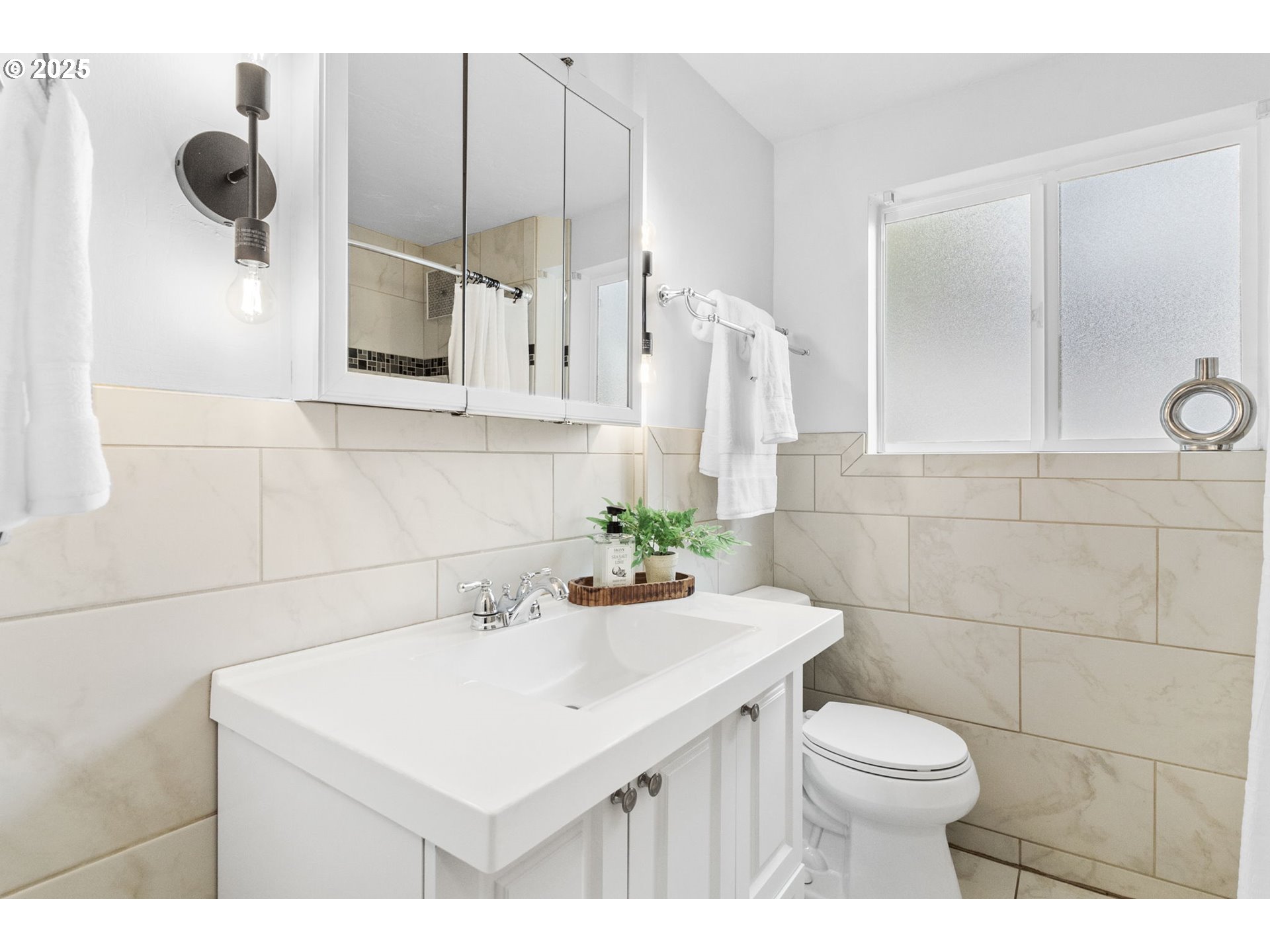2133 Jeppesen Acres Road Eugene, OR 97401 - Photo 26 of 33 Bathroom