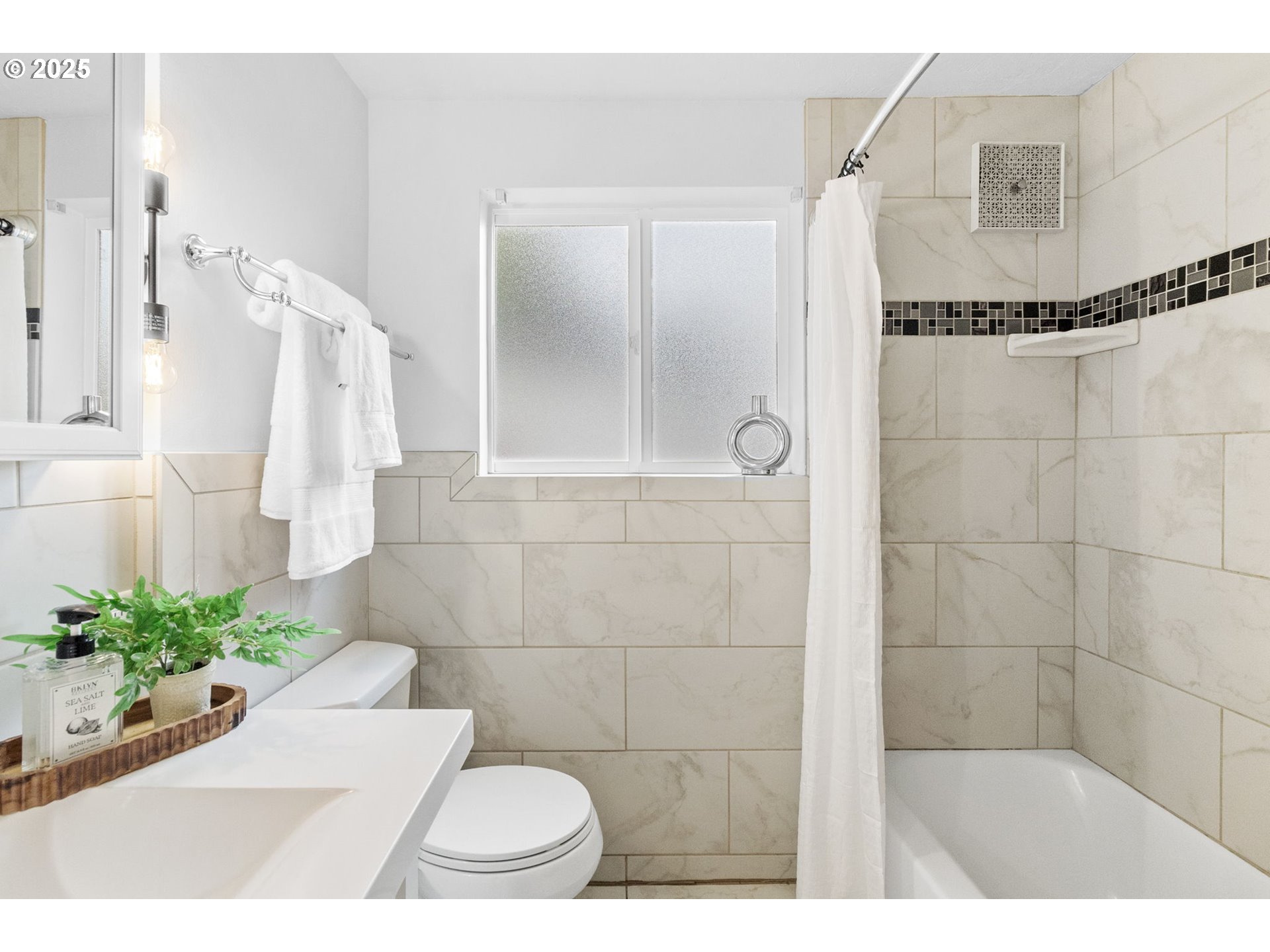 2133 Jeppesen Acres Road Eugene, OR 97401 - Photo 27 of 33 Bathroom