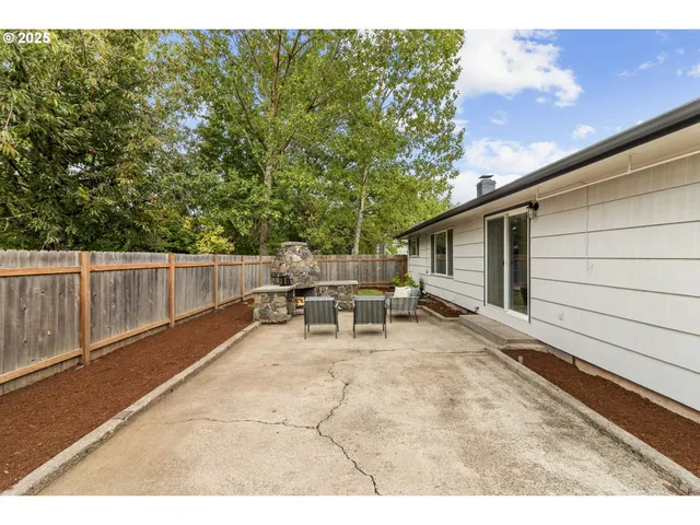 $449,000 | 2133 Jeppesen Acres Road, Eugene, OR 97401