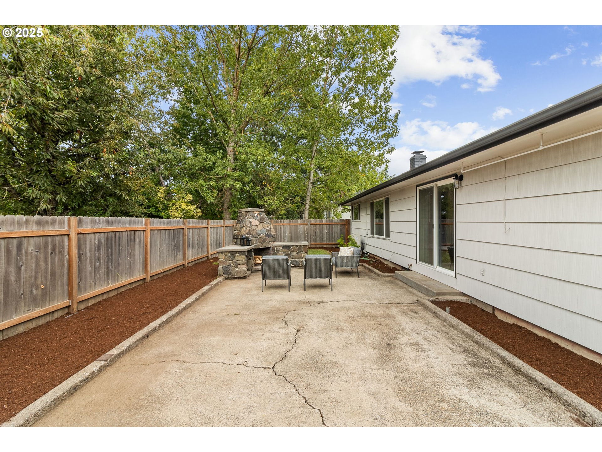 2133 Jeppesen Acres Road Eugene, OR 97401 - Photo 31 of 33 Patio