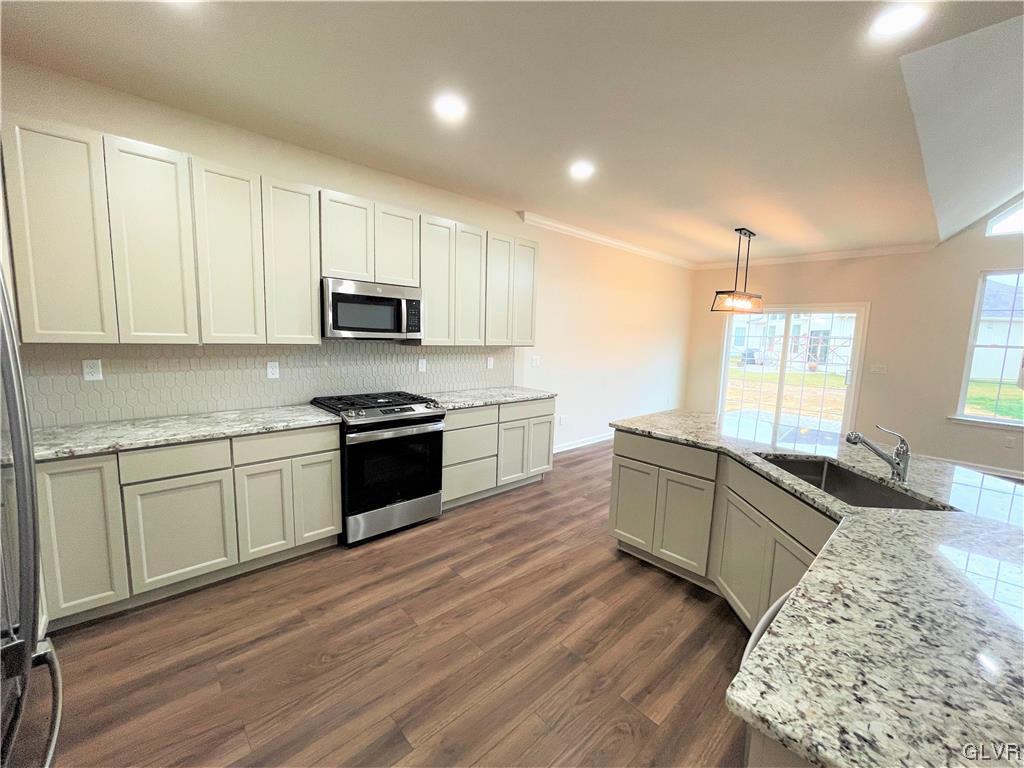 4096 Eveningstar Road, Unit IC 195 Emmaus, PA 18049 - Photo 11 of 14 Kitchen