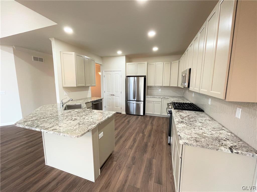 4096 Eveningstar Road, Unit IC 195 Emmaus, PA 18049 - Photo 10 of 14 Kitchen