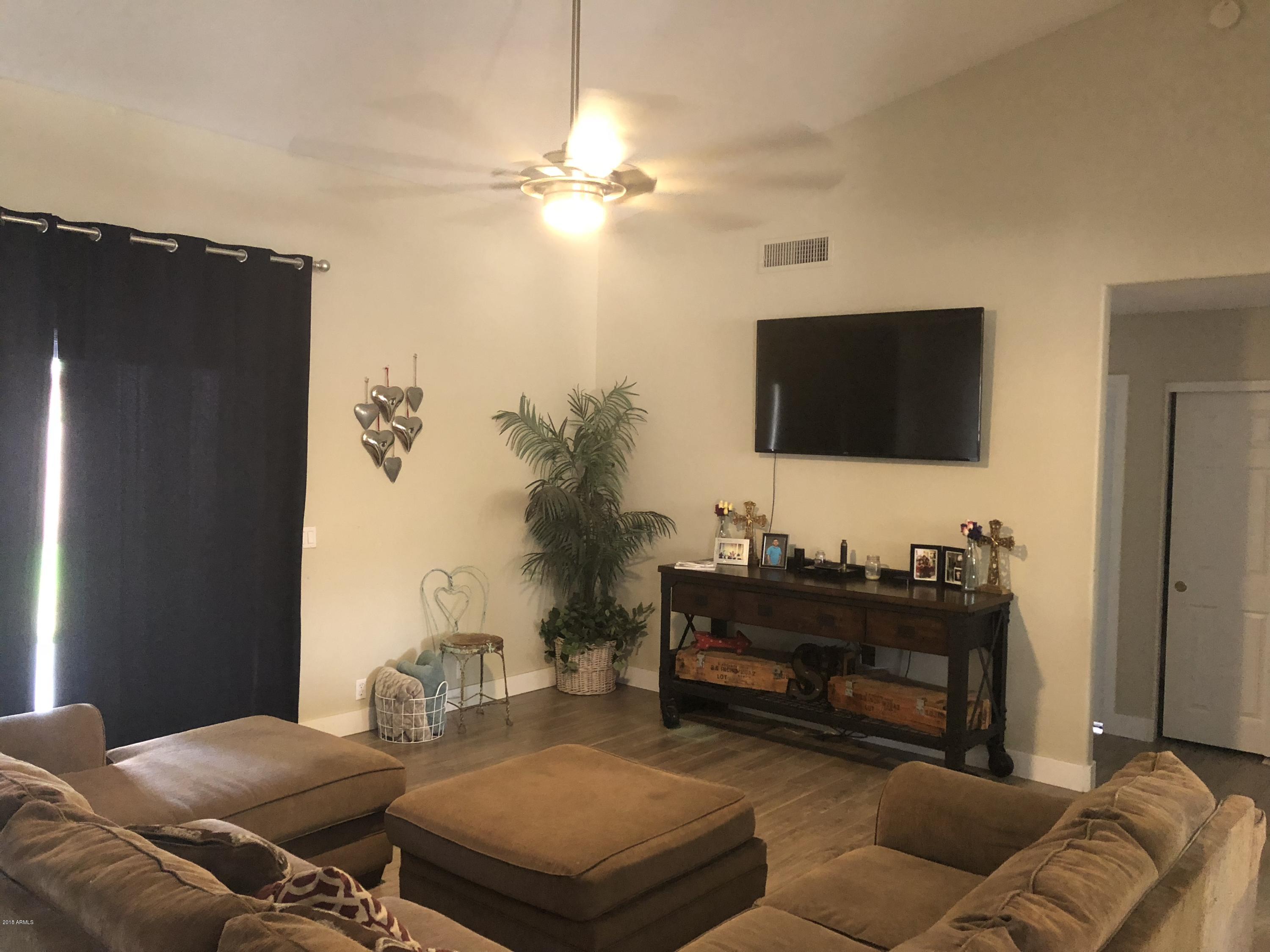 926 East Beverly Road Phoenix, AZ 85042 - Photo 3 of 18 3C282784-05EF-4CFA-9811-8EBCE672C156