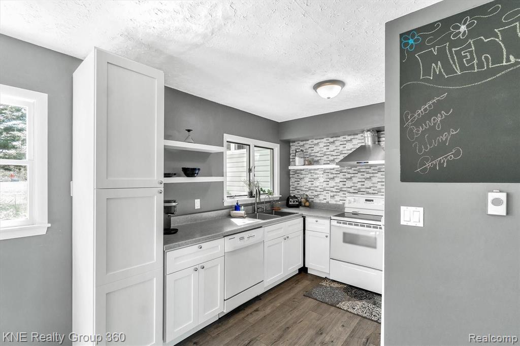 4572 North Fleming Road Howell, MI 48855 - Photo 6 of 35