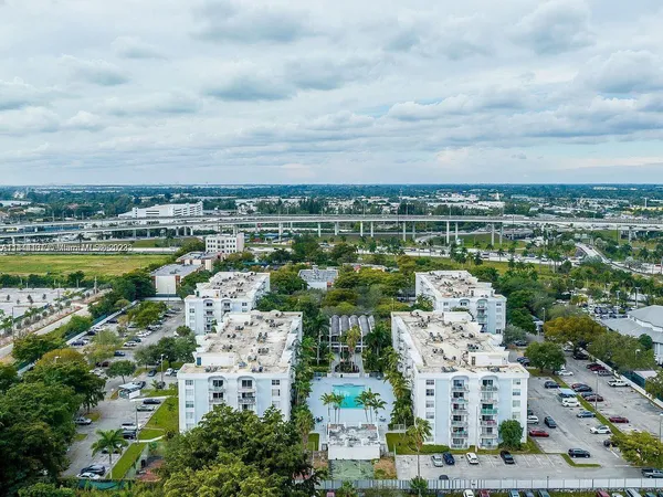 $230,000 | 496 Northwest 165th Street, Unit D112, Miami, FL 33169