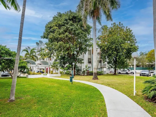 $230,000 | 496 Northwest 165th Street, Unit D112, Miami, FL 33169