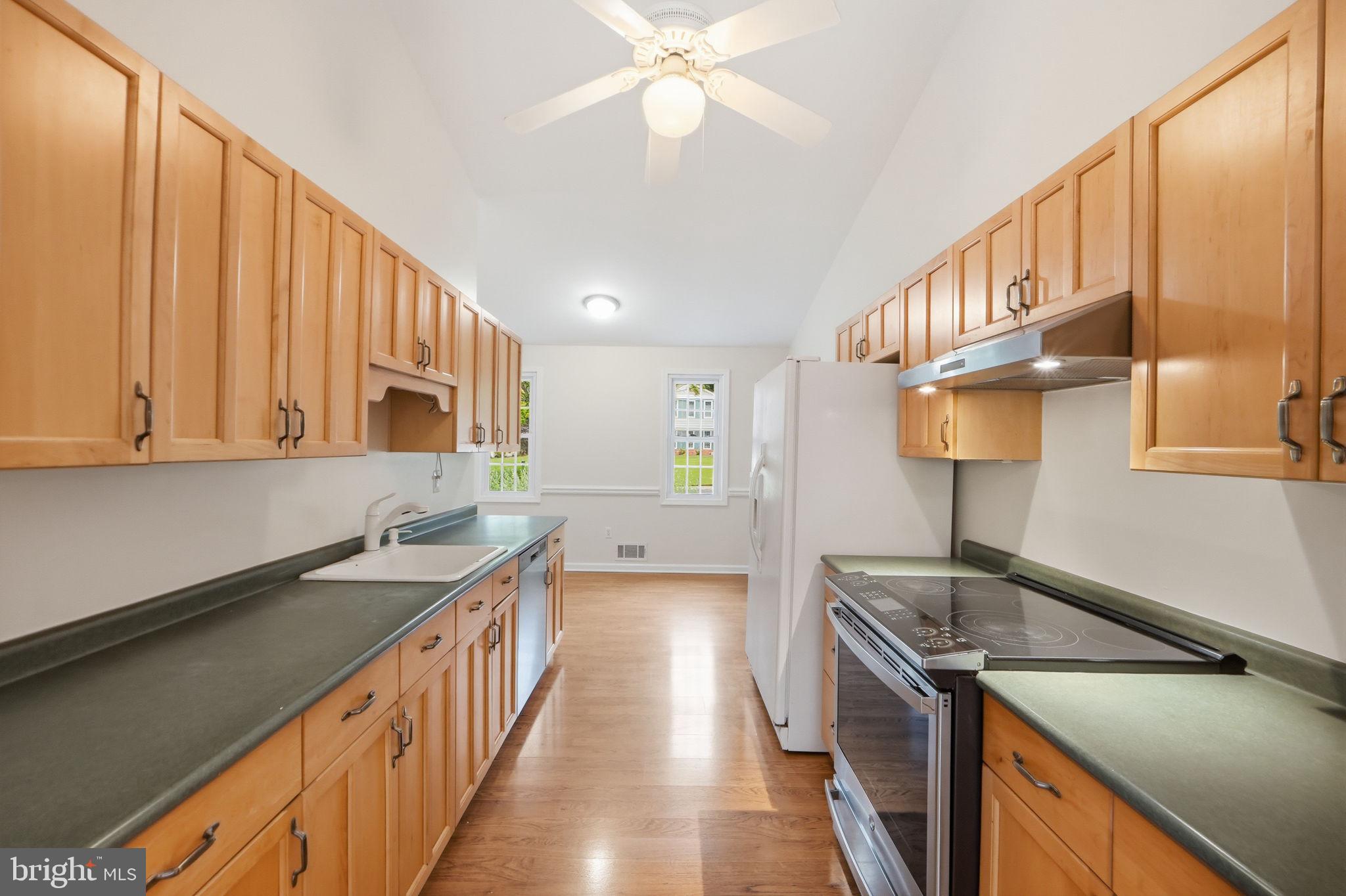 14204 Piccadilly Road Silver Spring, MD 20906 - Photo 8 of 42 Kitchen open to Breakfast Nook
