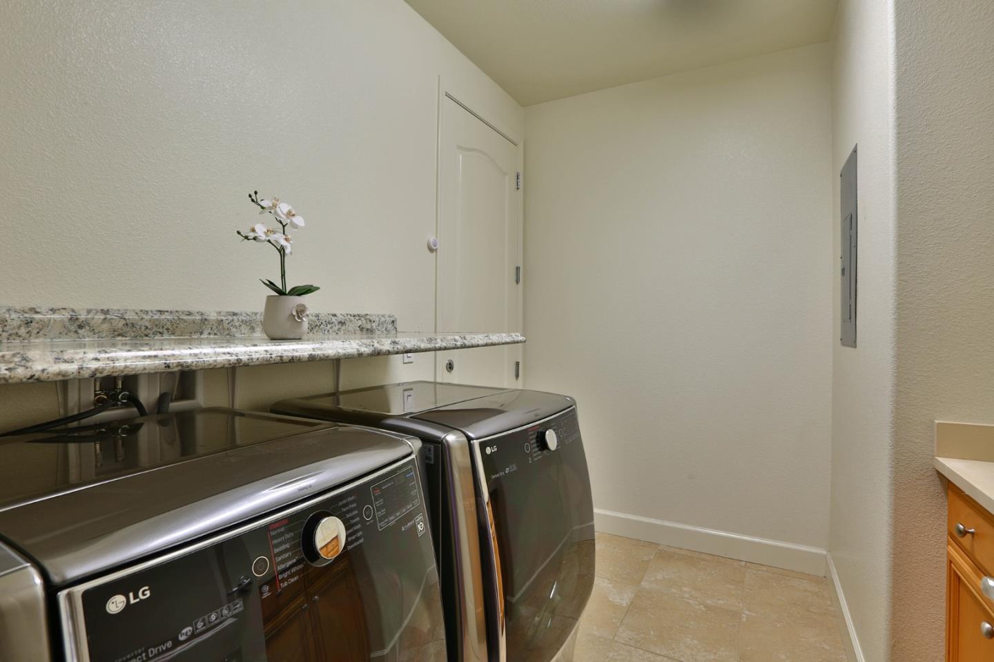4192 Chiavari Way Manteca, CA 95337 - Photo 52 of 67 a utility room with washer and dryer