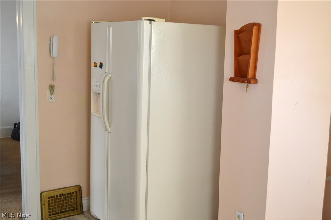 8207 Snow Road Cleveland, OH 44129 - Photo 13 of 23