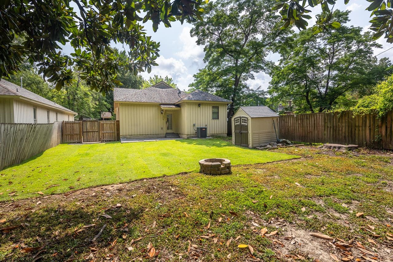 585 Alexander Street Memphis, TN 38111 - Photo 26 of 30 a view of a backyard with a small cabin