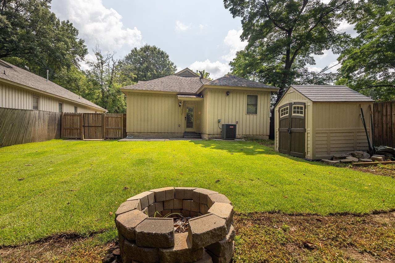 585 Alexander Street Memphis, TN 38111 - Photo 27 of 30 a view of a backyard with a tub