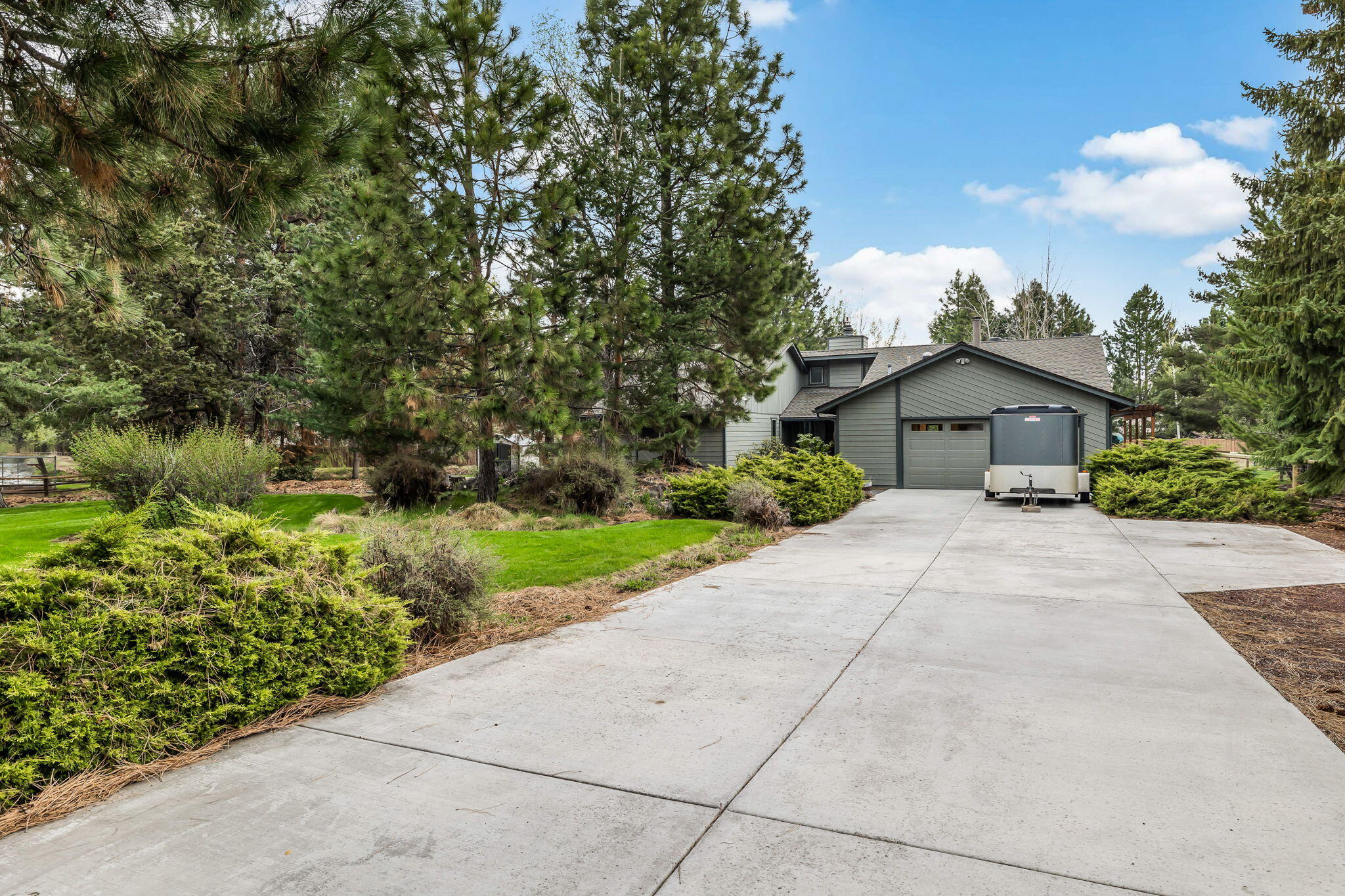 60594 Springtree Court Bend, OR 97702 - Photo 2 of 41 60594 Springtree Ct