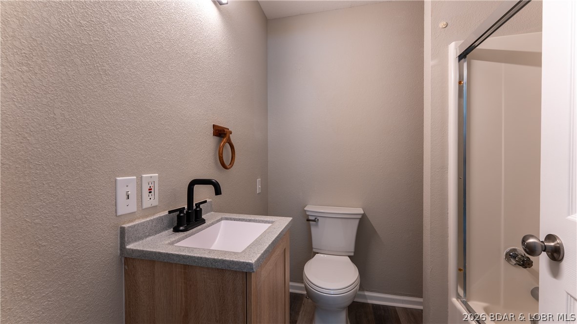 57 Arrowhead Beach Road Lake Ozark, MO 65049 - Photo 21 of 32 Bathroom in bedroom 2