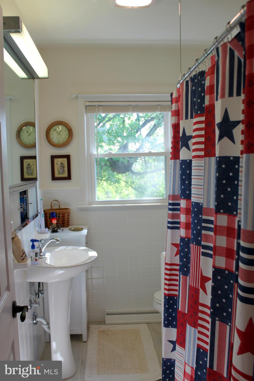 328 Poorhouse Road Winchester, VA 22603 - Photo 11 of 20 Bath