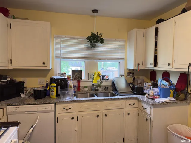 $104,500 | 1417 South Ledford Street, Harrisburg, IL 62946