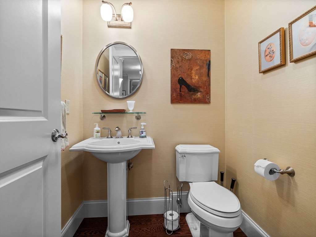 4 Hawthorne Lane, Unit 4 Dover, MA 02030 - Photo 12 of 38