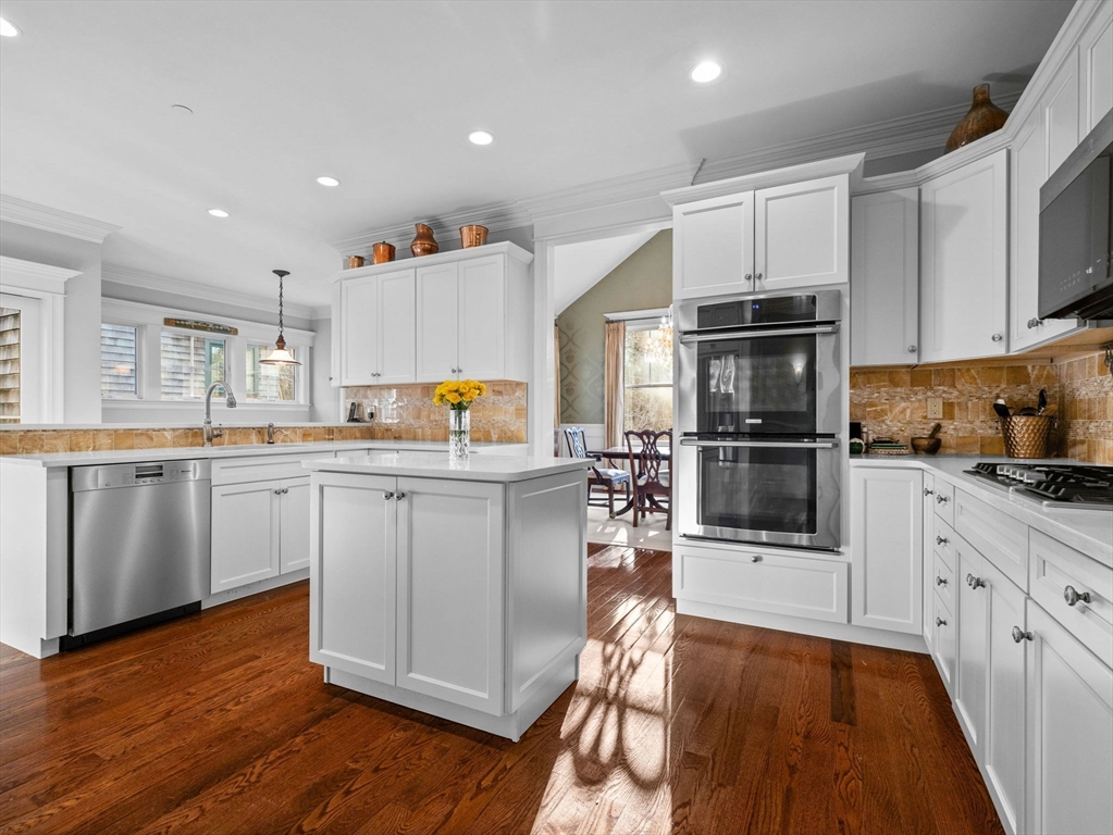 4 Hawthorne Lane, Unit 4 Dover, MA 02030 - Photo 9 of 38