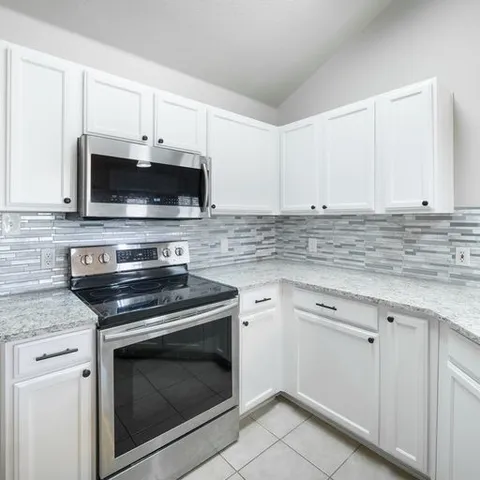 $2,100 | 108 Halawa Court, Bastrop, TX 78602