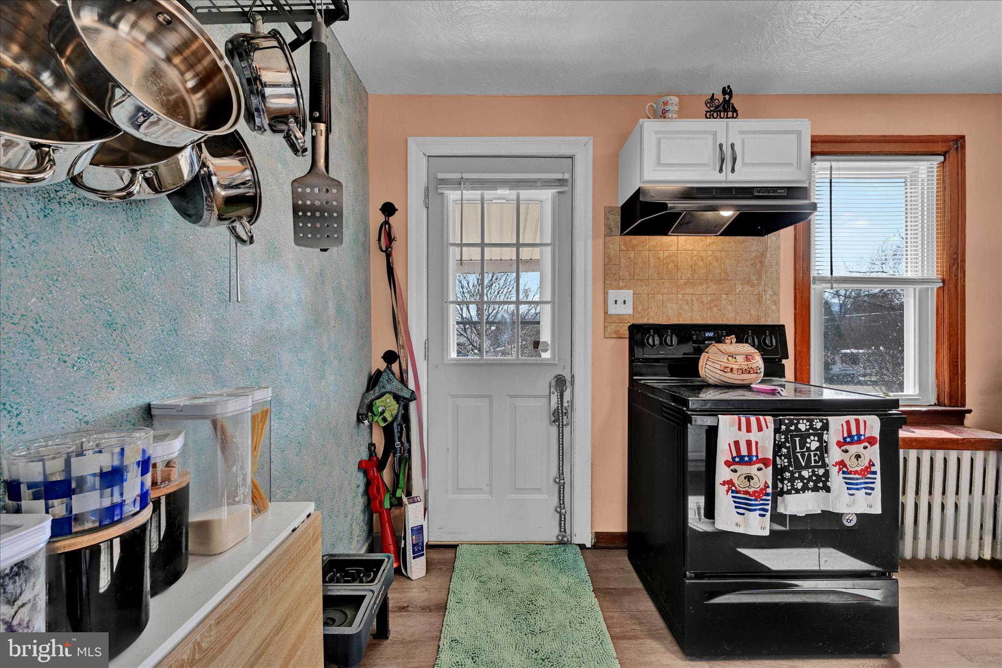 1622 Meade Street Reading, PA 19607 - Photo 13 of 51 Foyer