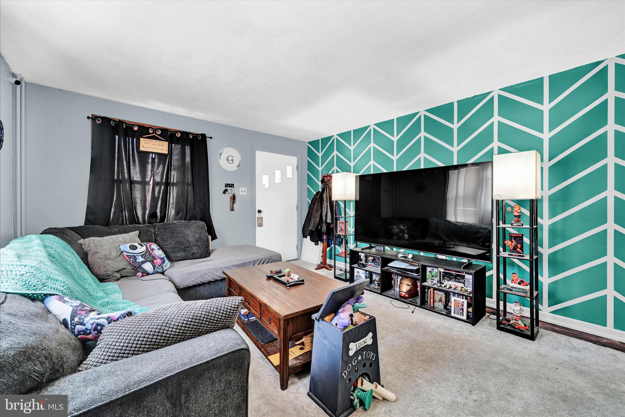 1622 Meade Street Reading, PA 19607 - Photo 16 of 51 Living Area