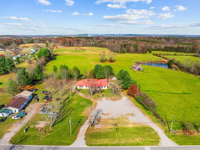 a view of a yard in front of a house