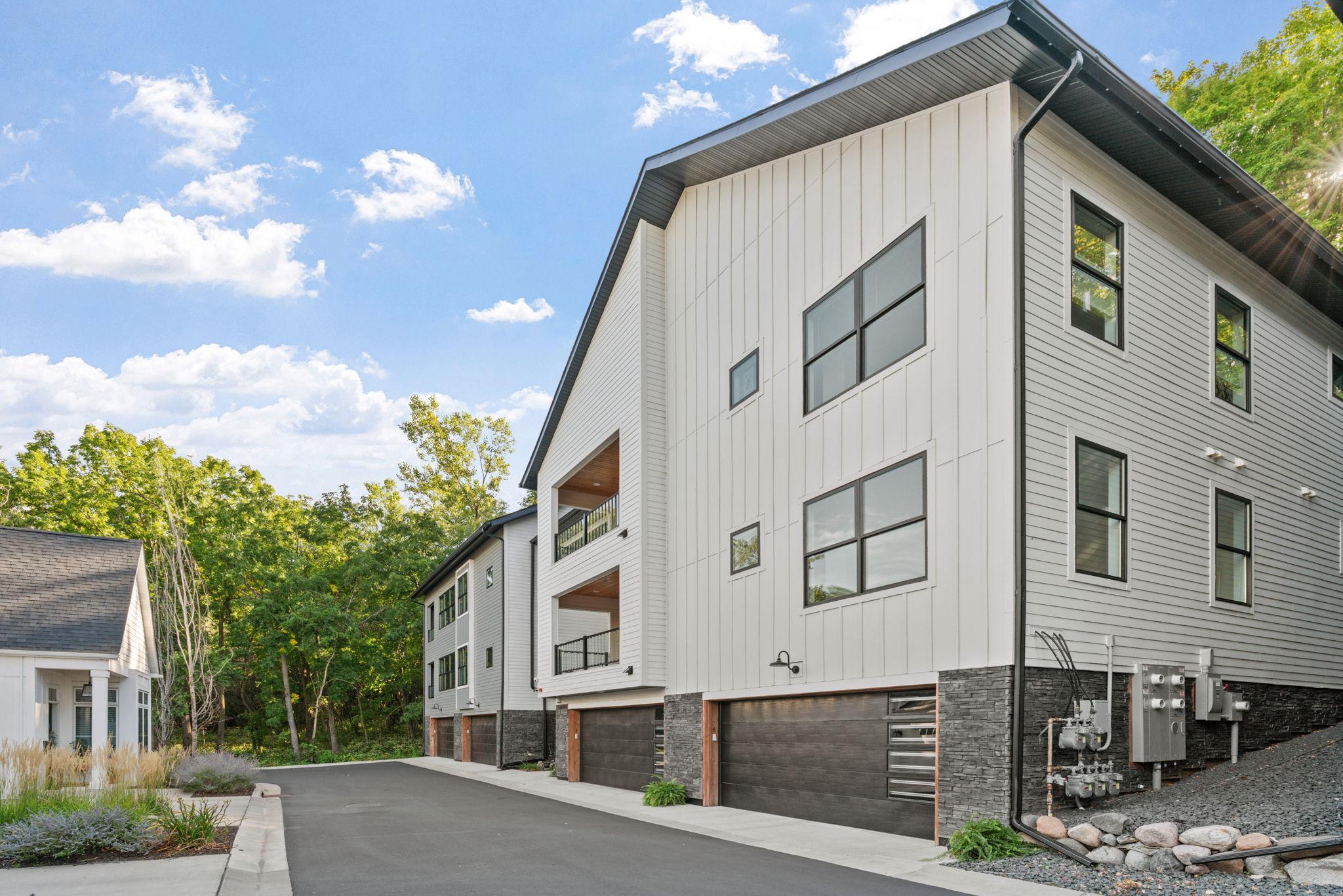 5754 Shady Oak Road, Unit 2 Minnetonka, MN 55343 - Photo 2 of 37 Gallery Image 2
