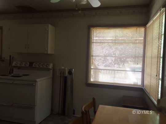 25215 Lodge Road Idyllwild, CA 92549 - Photo 12 of 19 DINING AREA