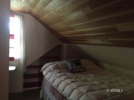 25215 Lodge Road Idyllwild, CA 92549 - Photo 18 of 19 BEDROOM