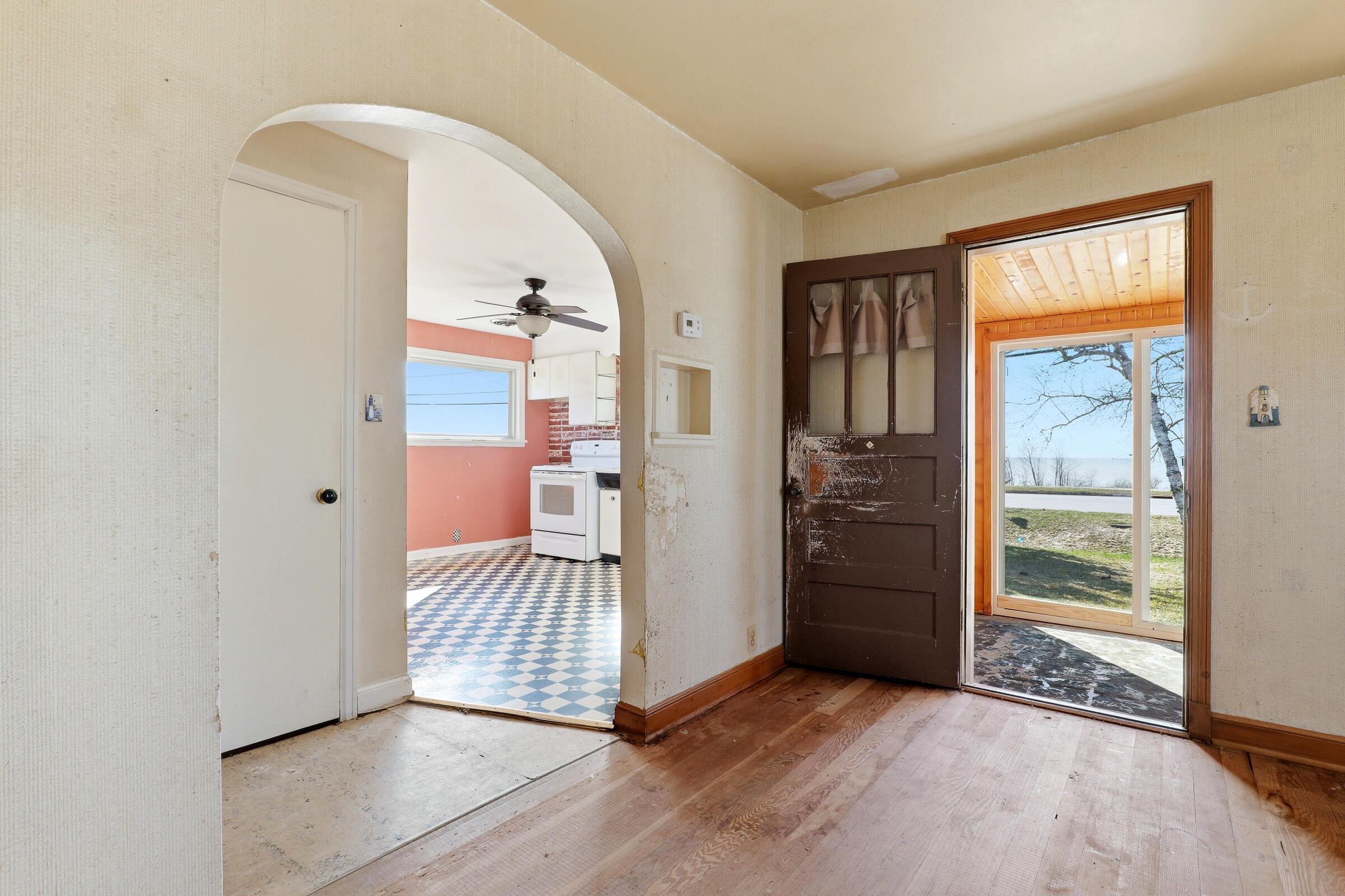 3240 Memorial Drive Two Rivers, WI 54241 - Photo 11 of 29 3240_Memorial_Drive_Two_Rivers_010