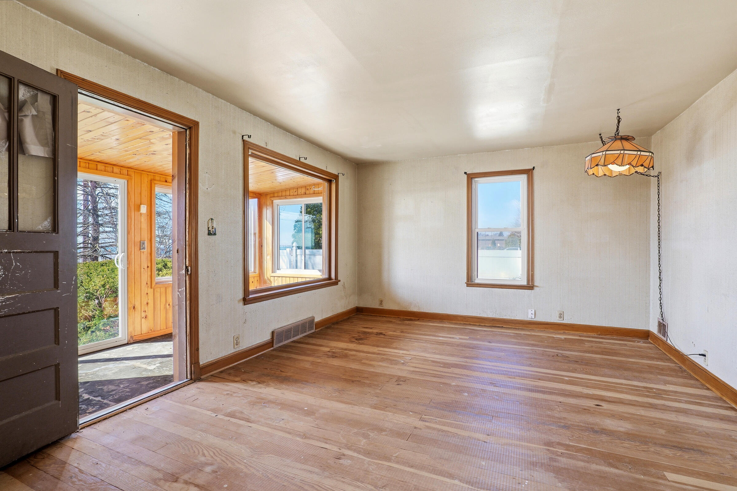 3240 Memorial Drive Two Rivers, WI 54241 - Photo 13 of 29 3240_Memorial_Drive_Two_Rivers_011