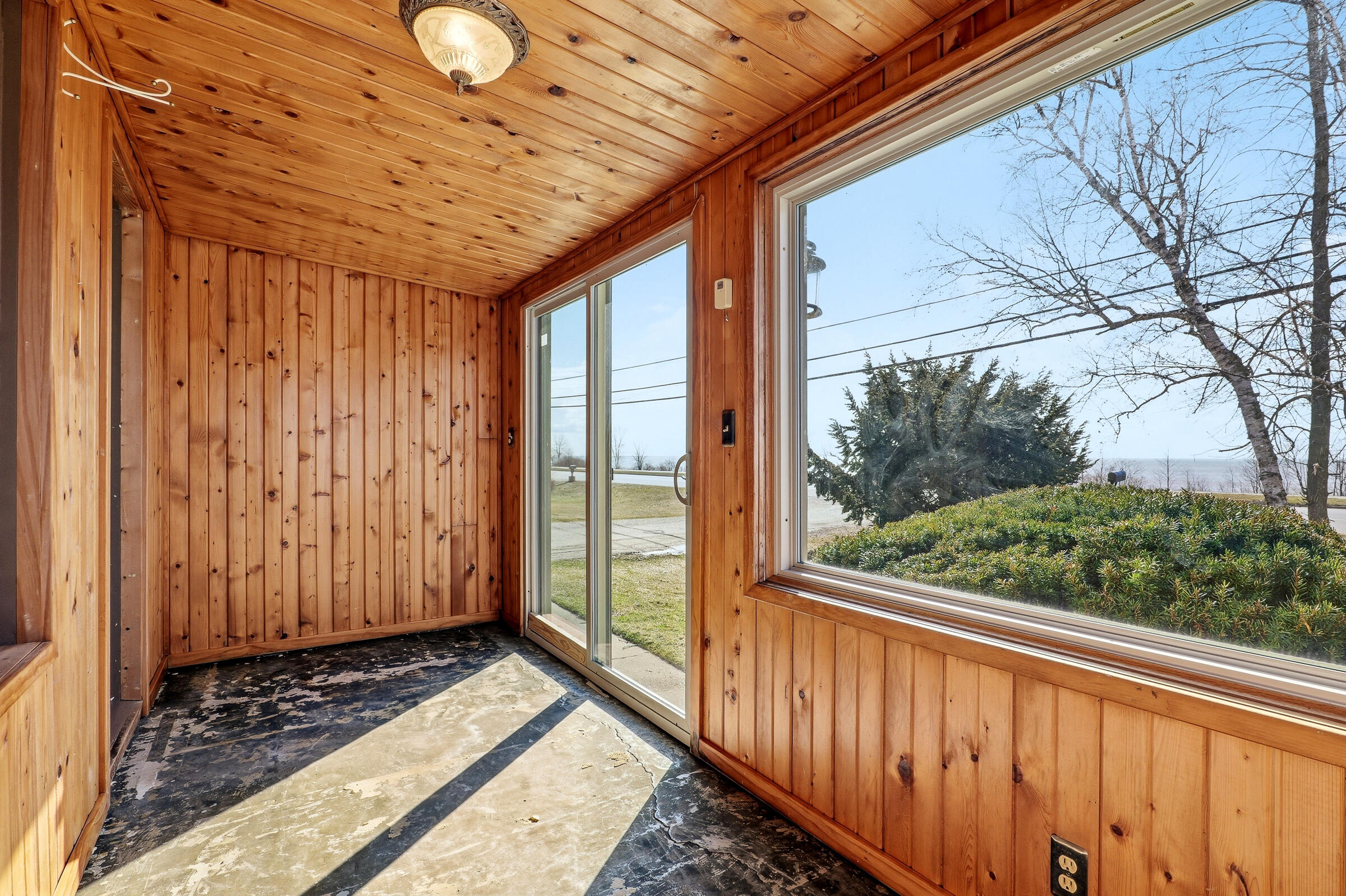 3240 Memorial Drive Two Rivers, WI 54241 - Photo 14 of 29 3240_Memorial_Drive_Two_Rivers_012