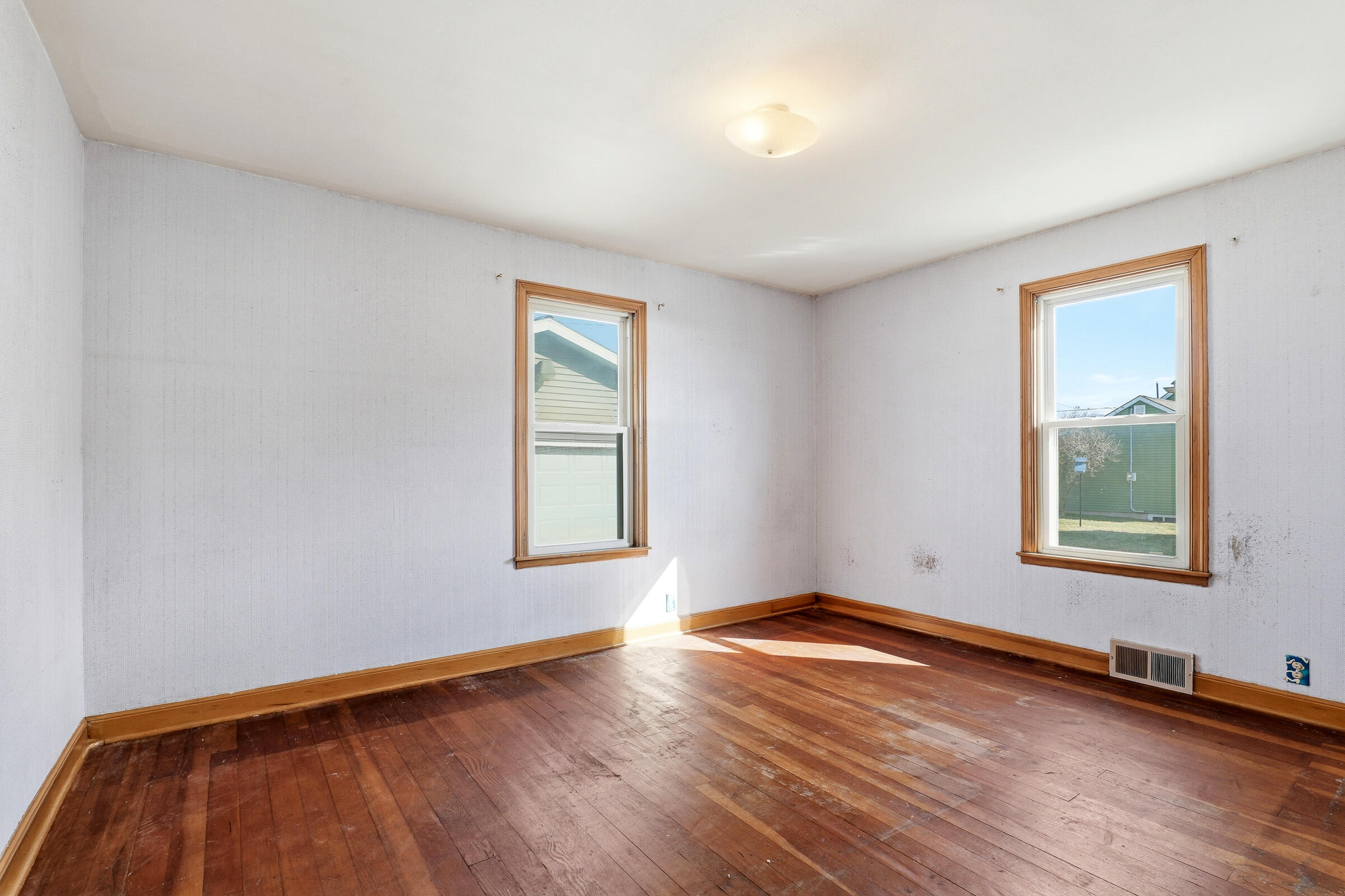 3240 Memorial Drive Two Rivers, WI 54241 - Photo 16 of 29 3240_Memorial_Drive_Two_Rivers_017