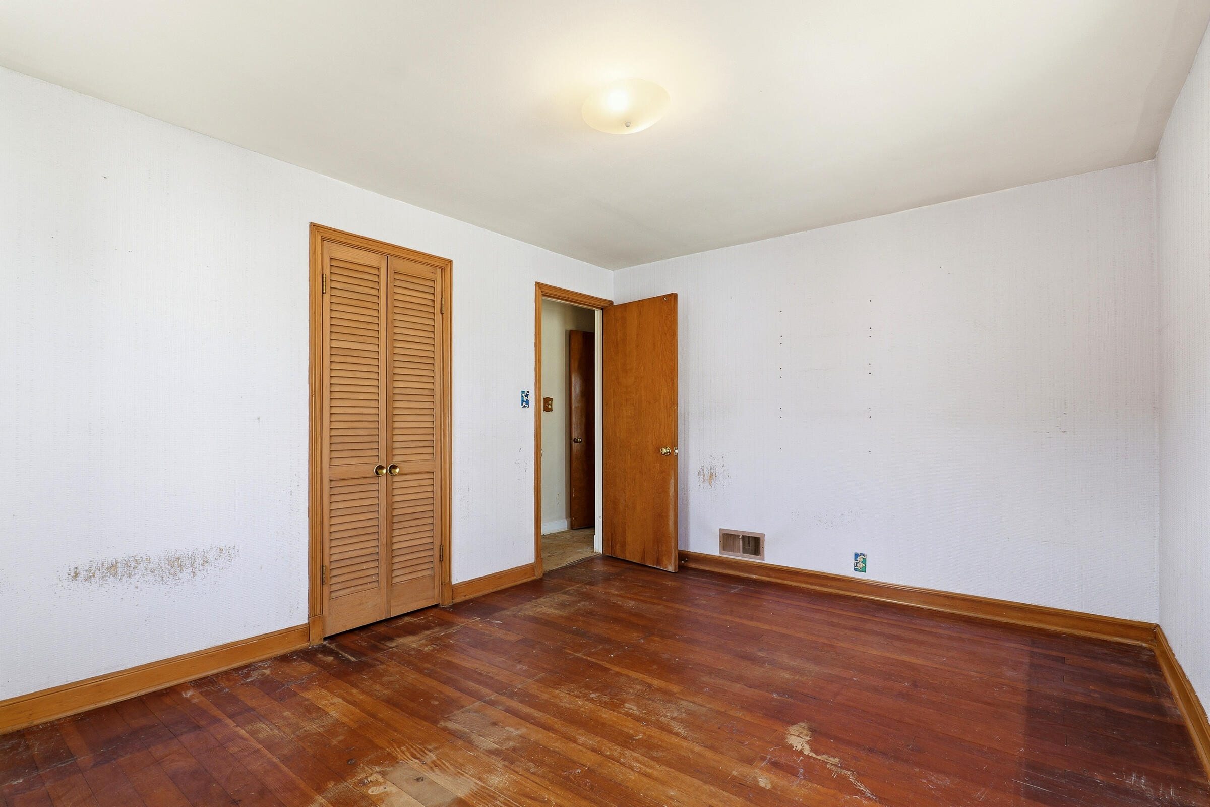 3240 Memorial Drive Two Rivers, WI 54241 - Photo 17 of 29 3240_Memorial_Drive_Two_Rivers_018