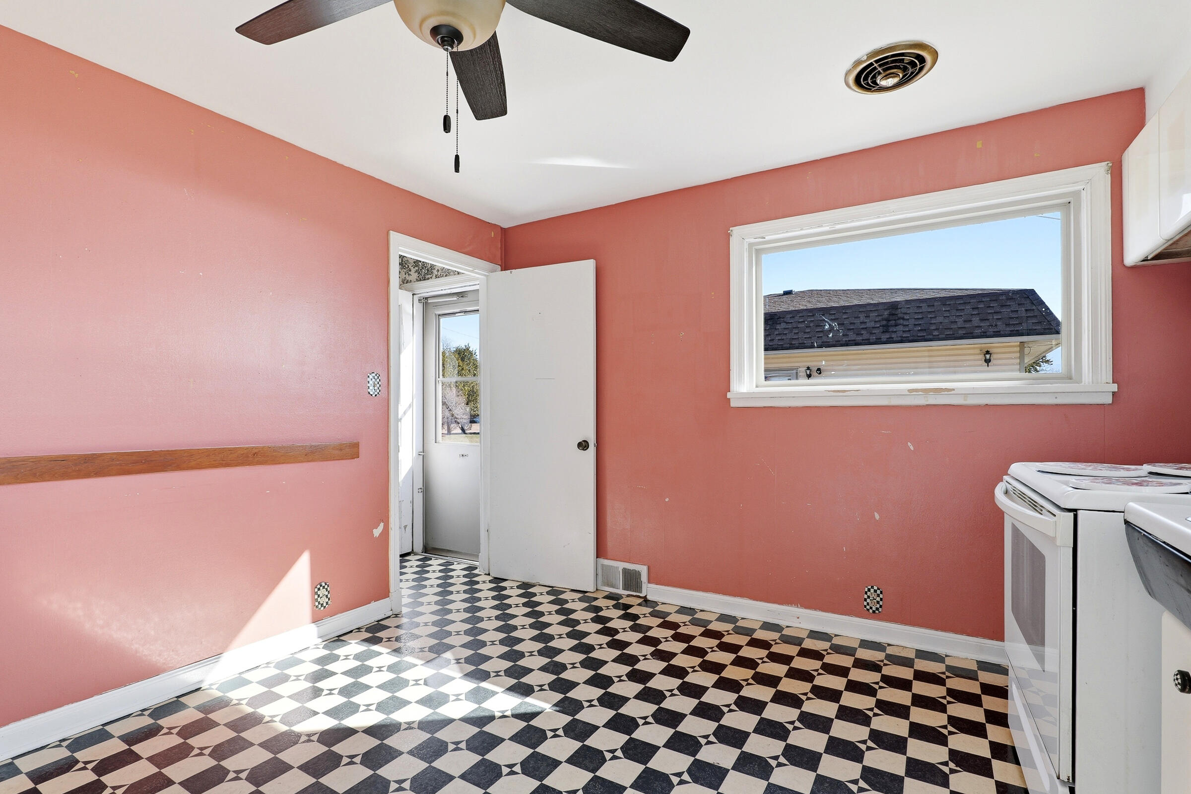 3240 Memorial Drive Two Rivers, WI 54241 - Photo 8 of 29 3240_Memorial_Drive_Two_Rivers_023