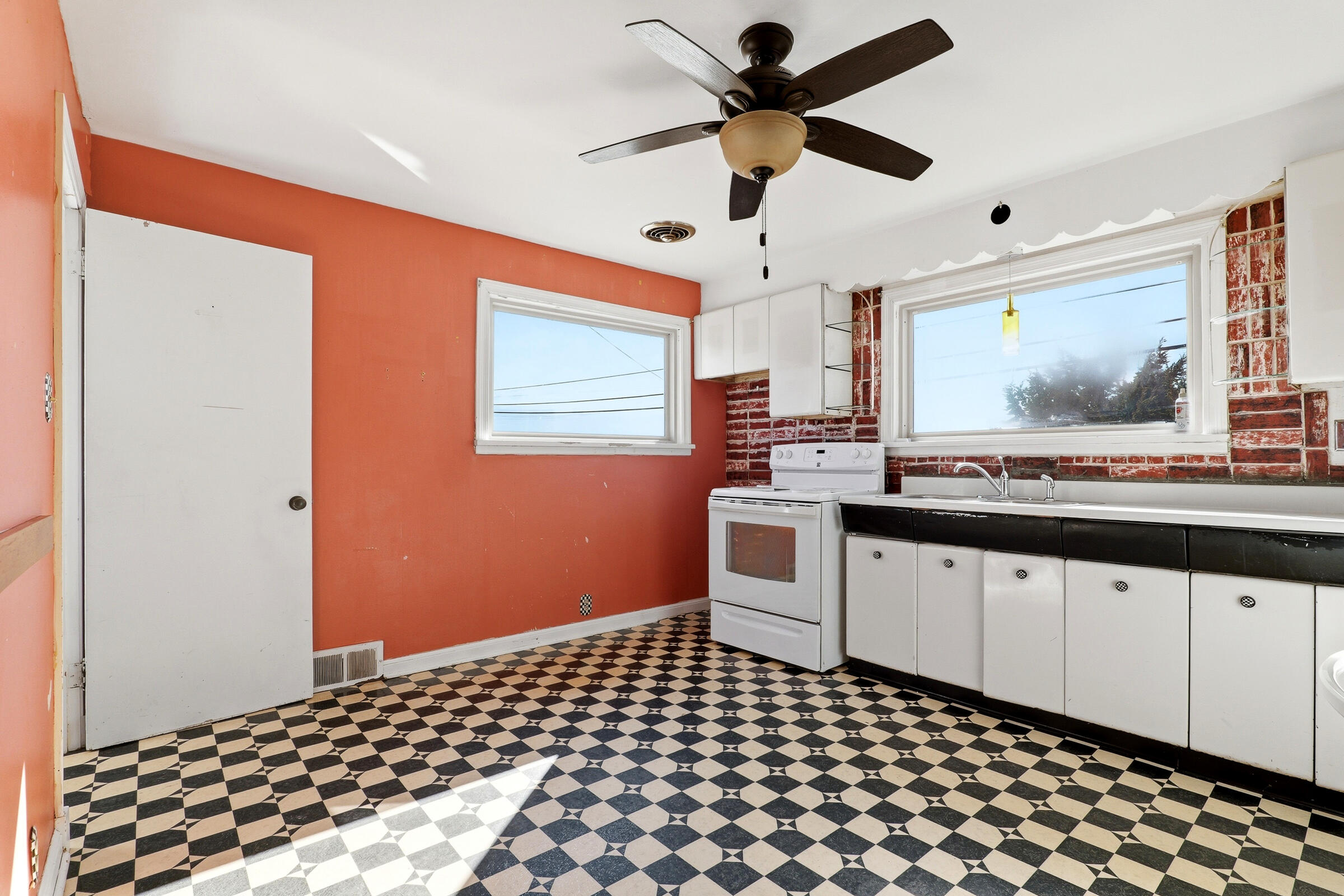 3240 Memorial Drive Two Rivers, WI 54241 - Photo 9 of 29 3240_Memorial_Drive_Two_Rivers_014