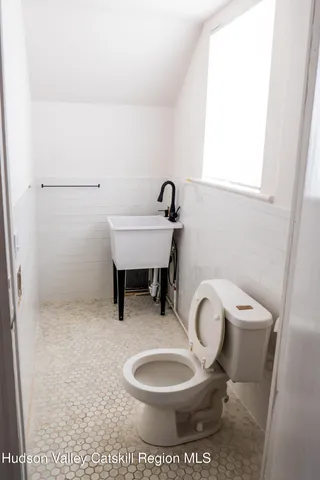 $2,850 | 725 Warren Street, Unit RETAIL 1, Hudson, NY 12534