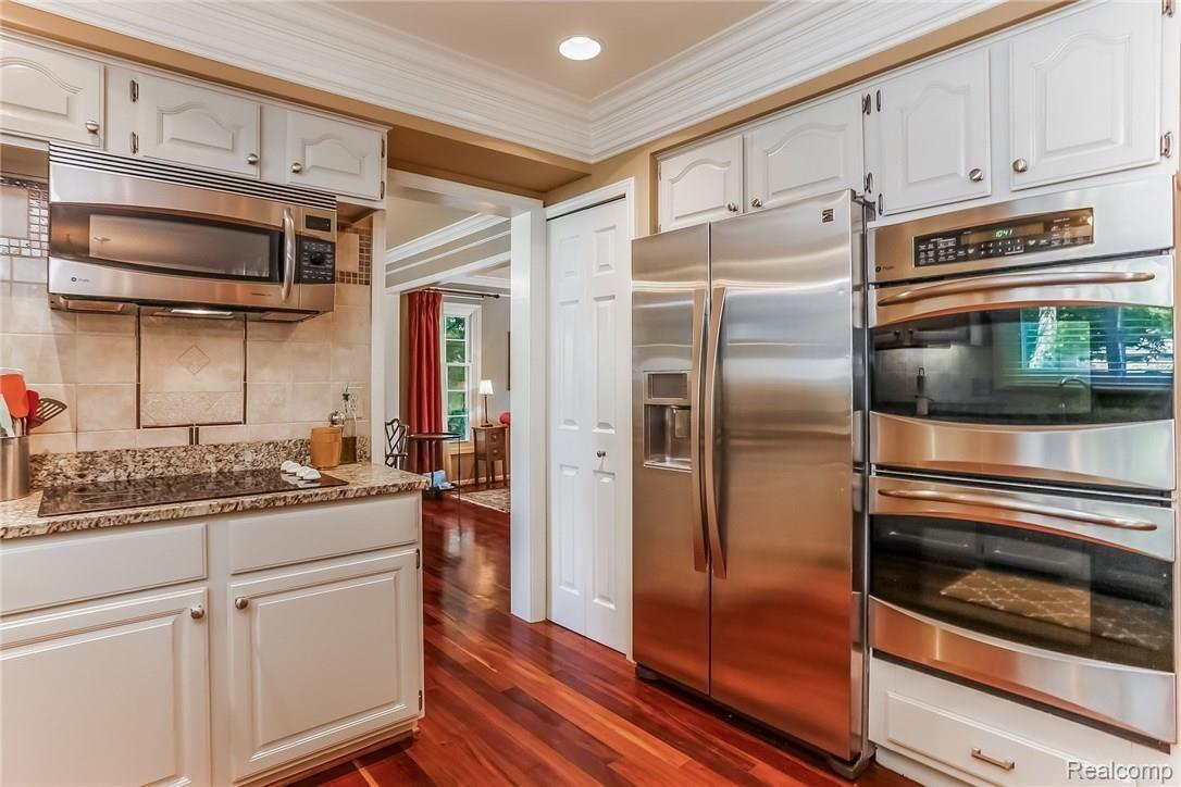 452 Lake Forest Road Rochester, MI 48309 - Photo 19 of 54 018-Kitchen-3078369-medium.jpg