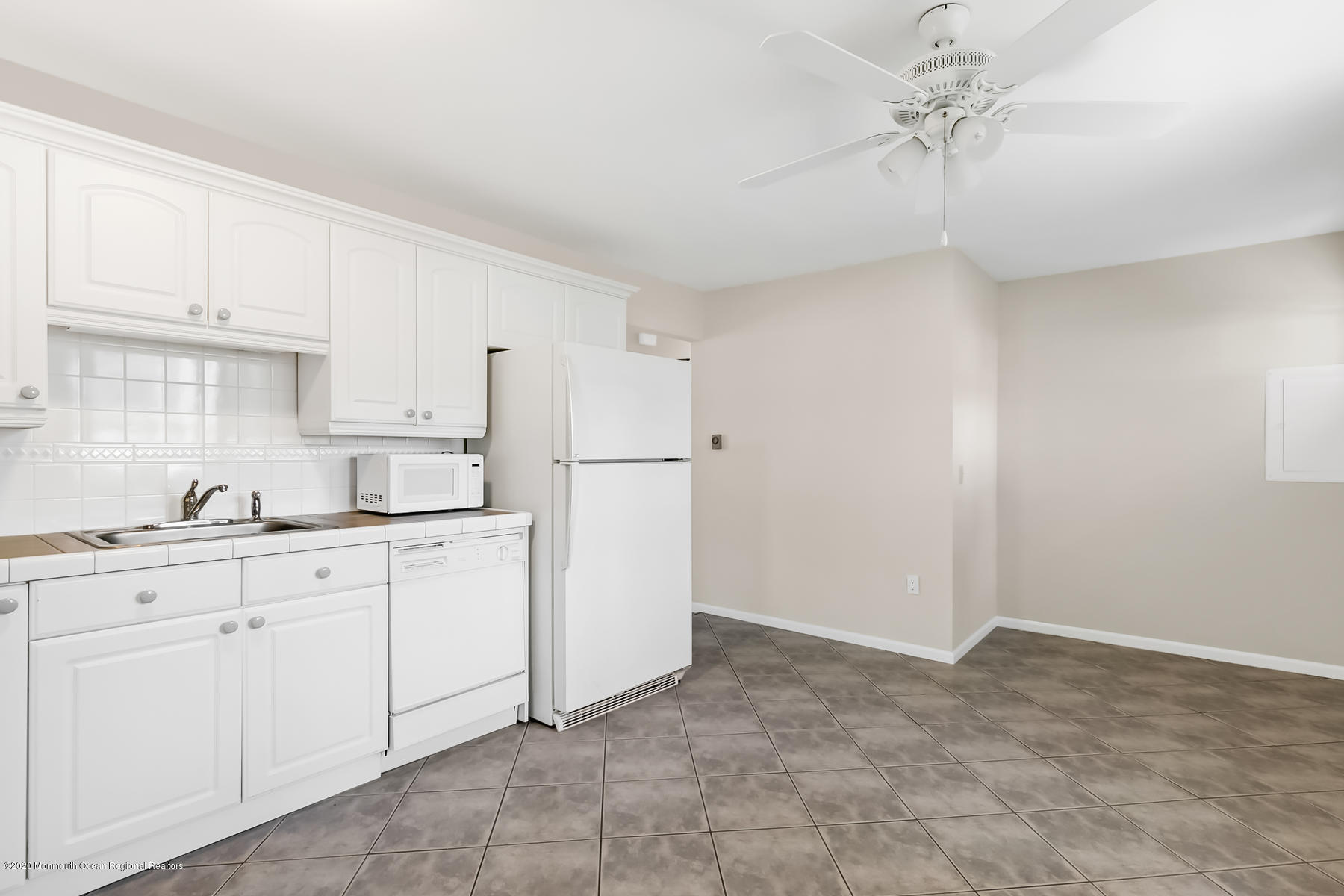 117 Yeoman Road Manahawkin, NJ 08050 - Photo 8 of 28 117 Yeoman Rd Stafford-013-002-4M3A4369-
