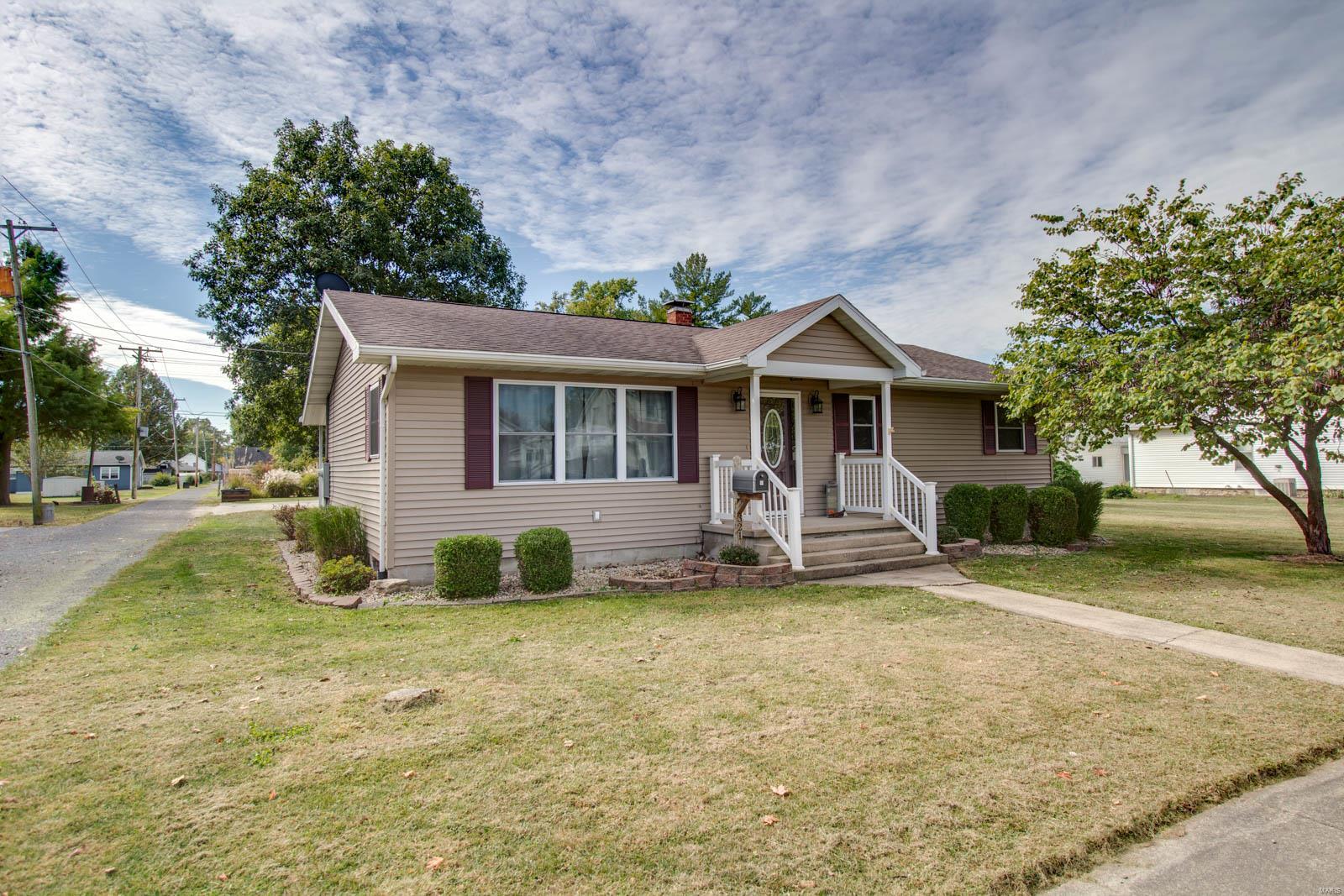 321 Locust Carrollton, IL 62016 - Photo 2 of 37 Gallery Image 2