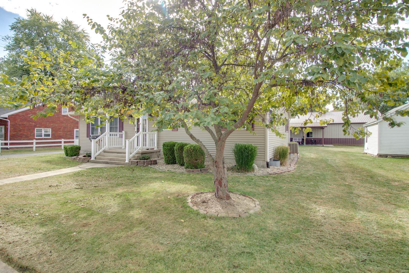 321 Locust Carrollton, IL 62016 - Photo 3 of 37 Gallery Image 3