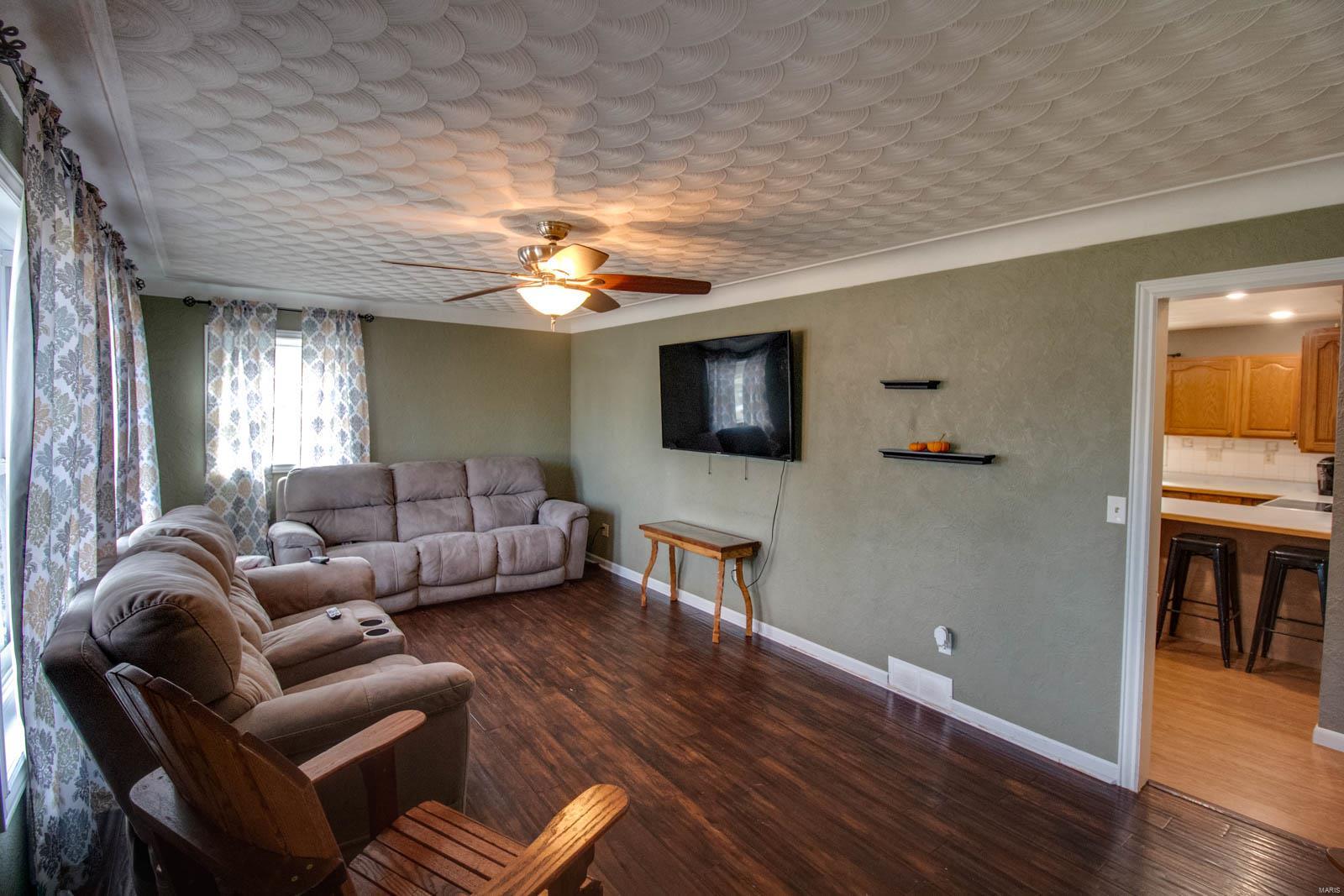 321 Locust Carrollton, IL 62016 - Photo 6 of 37 Gallery Image 6