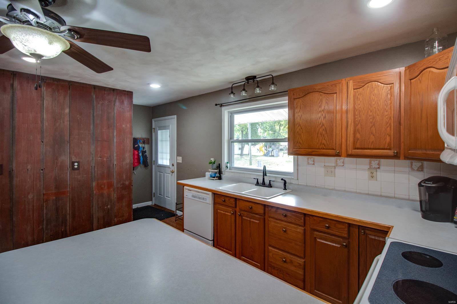 321 Locust Carrollton, IL 62016 - Photo 9 of 37 Gallery Image 9