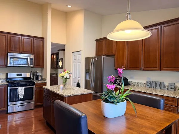 $3,750 | 1804 Crenshaw Circle, Vernon Hills, IL 60061