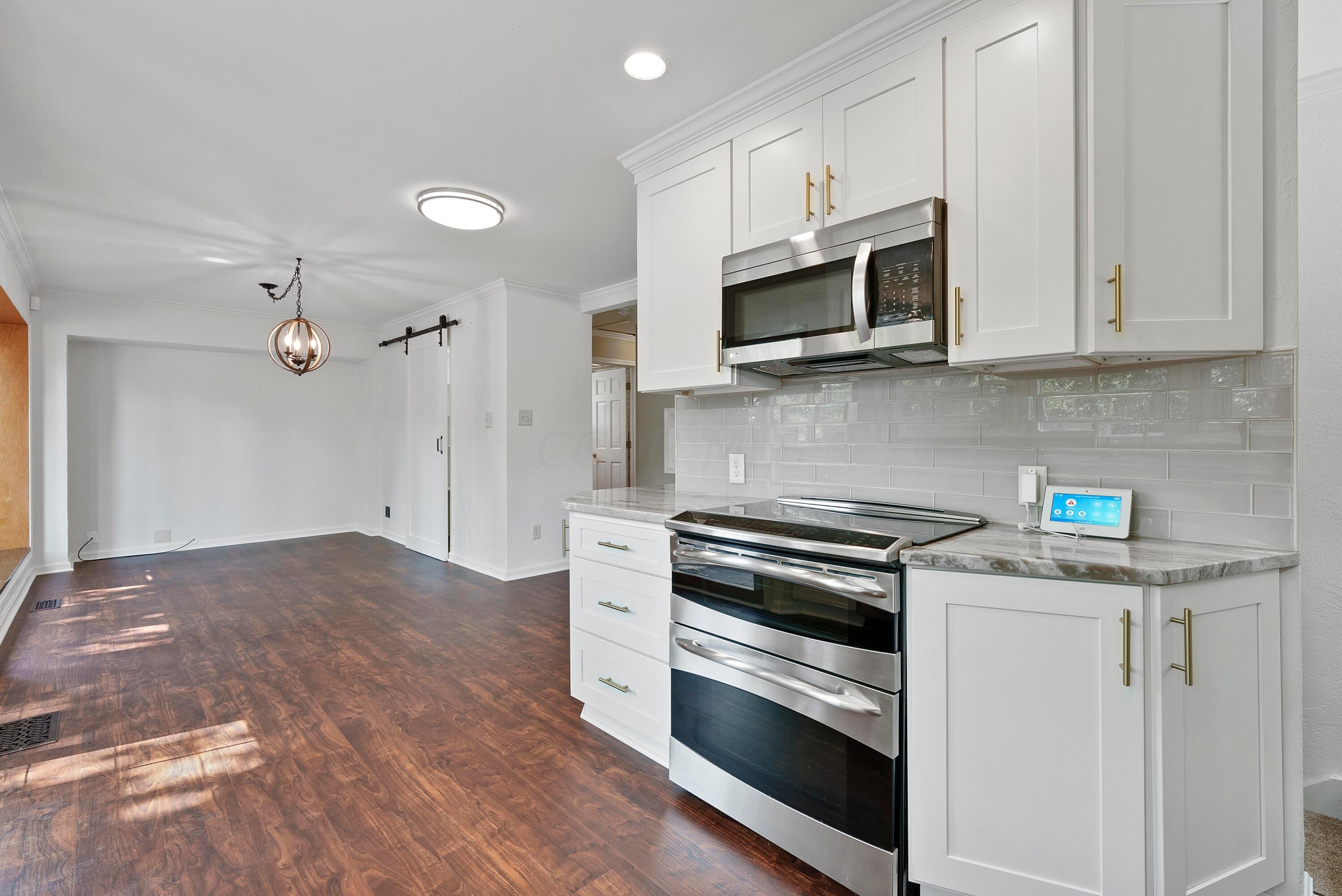 2483 Fishinger Road Columbus, OH 43221 - Photo 11 of 38 Kitchen