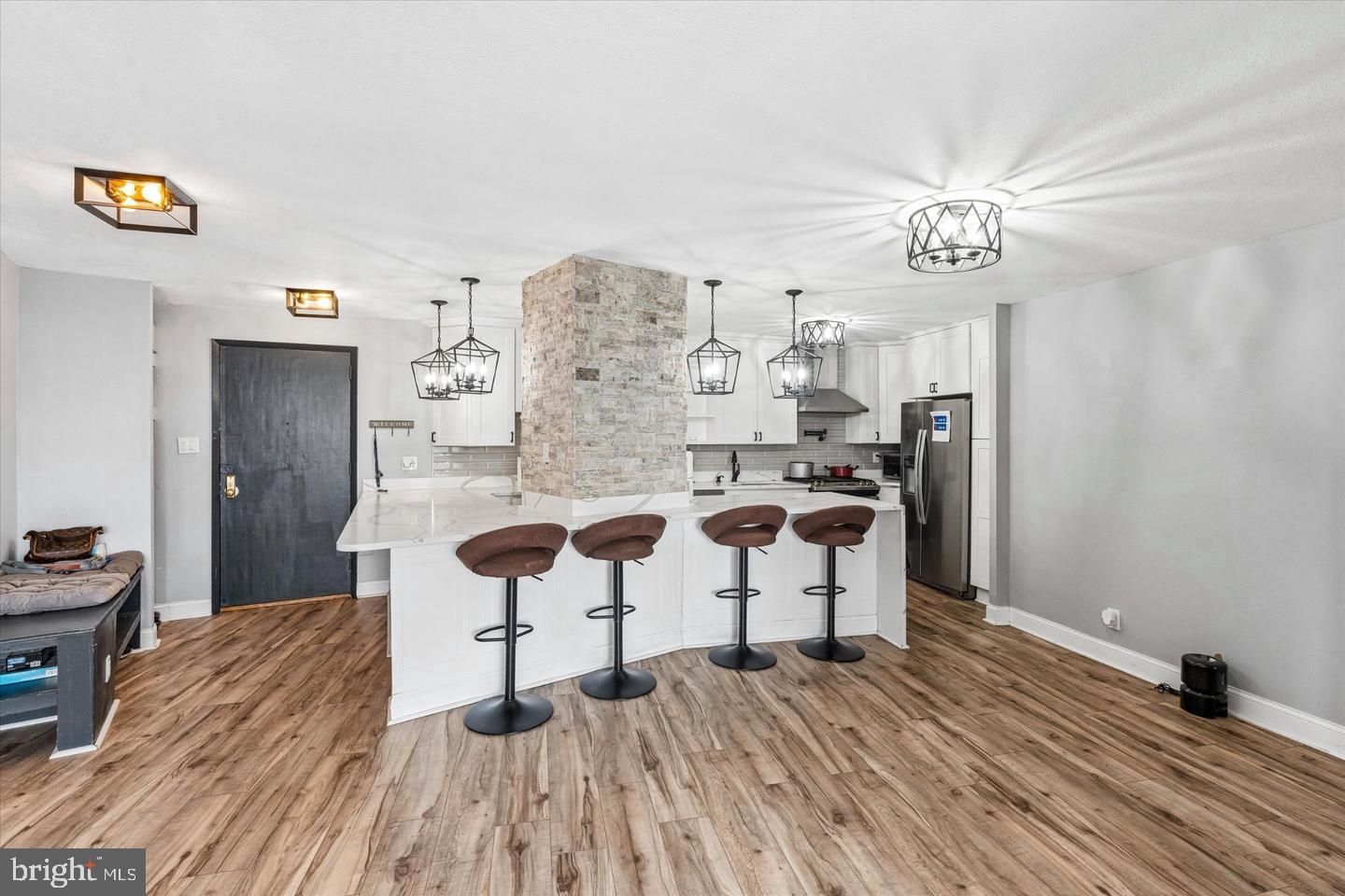 3900-00 West Ford Road, Unit 14K Philadelphia, PA 19131 - Photo 5 of 42 Modern kitchen with stylish accents.