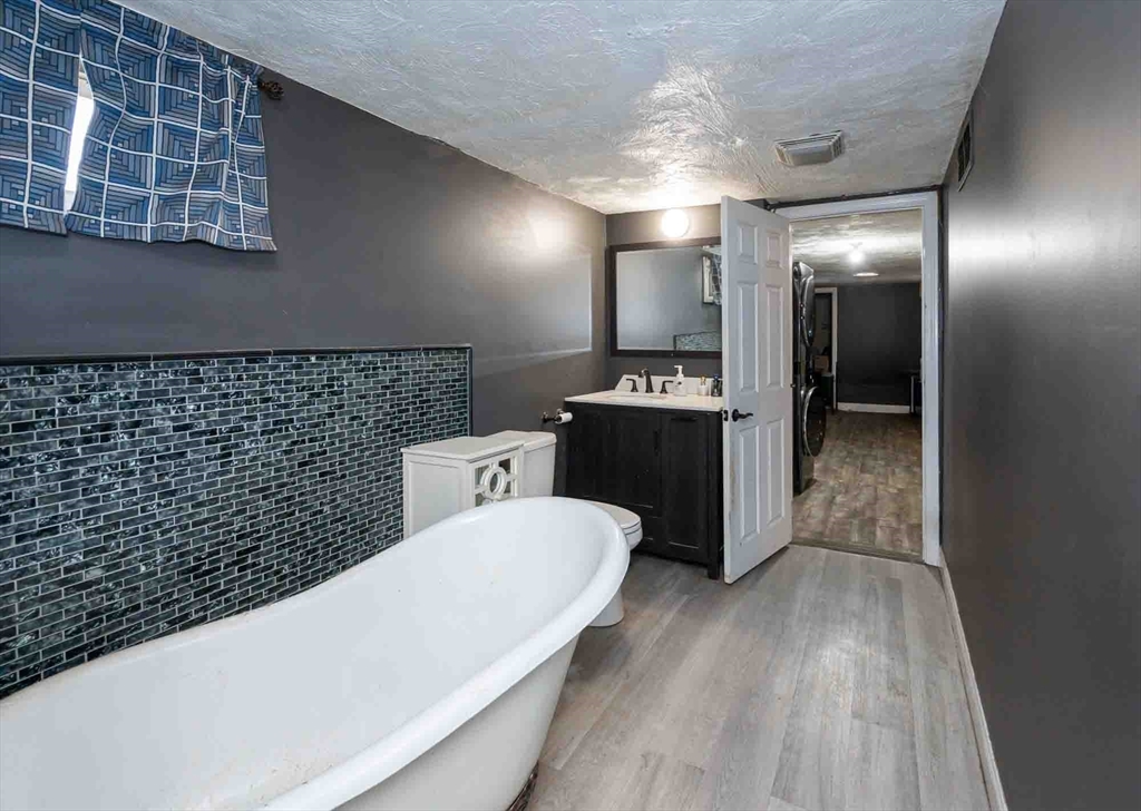 18 Wellesley Road Arlington, MA 02474 - Photo 25 of 34 Gallery Image 25