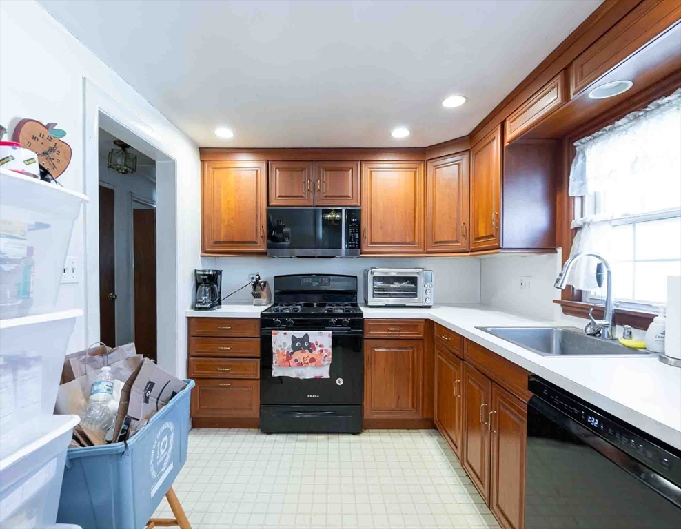 18 Wellesley Road Arlington, MA 02474 - Photo 8 of 34 Gallery Image 8