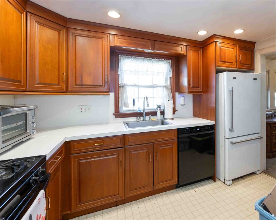 18 Wellesley Road Arlington, MA 02474 - Photo 10 of 34 Gallery Image 10